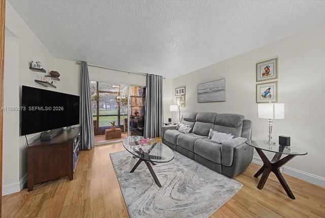 1600 SW 127th Way 102C, Pembroke Pines, FL 33027