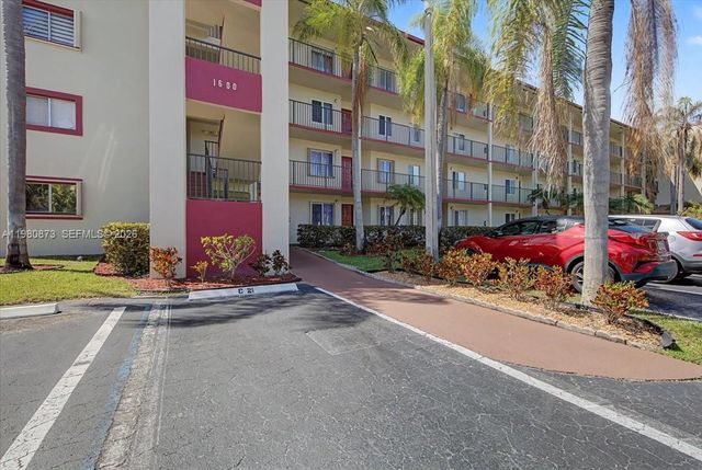 1600 SW 127th Way 102C, Pembroke Pines, FL 33027