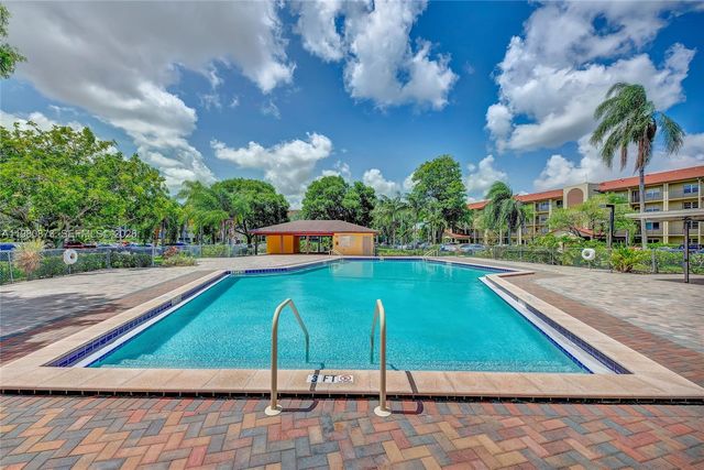 1600 SW 127th Way 102C, Pembroke Pines, FL 33027