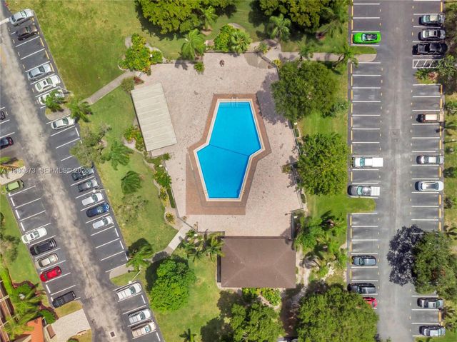 1600 SW 127th Way 102C, Pembroke Pines, FL 33027