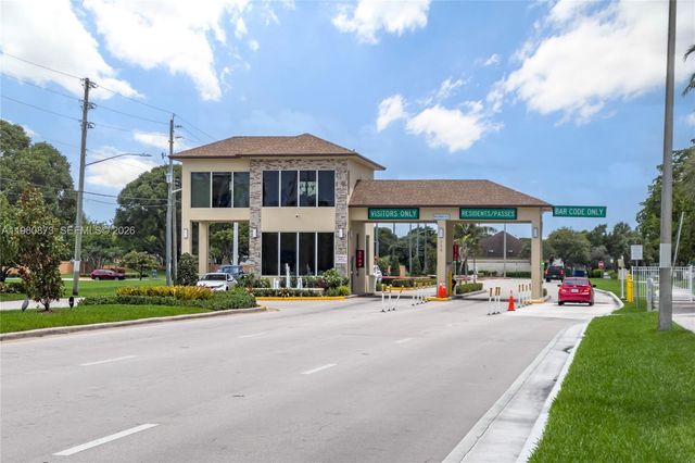 1600 SW 127th Way 102C, Pembroke Pines, FL 33027