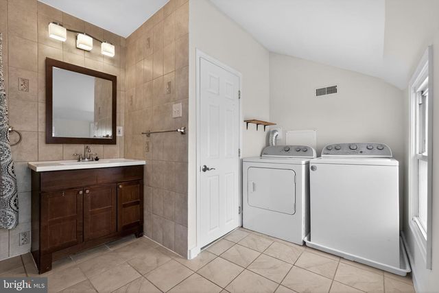 300 CARSON ST, Philadelphia, PA 19128