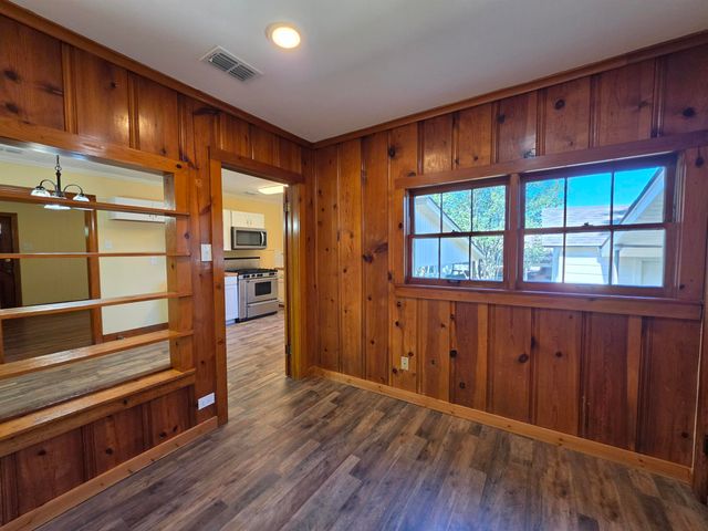 404 Rogers Ave, Henderson, TX 75652