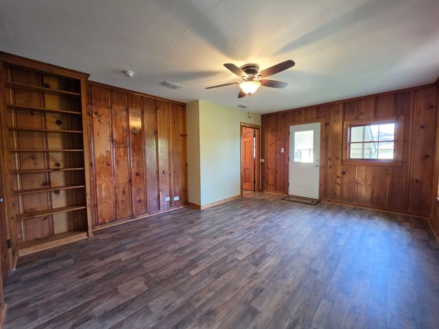 404 Rogers Ave, Henderson, TX 75652