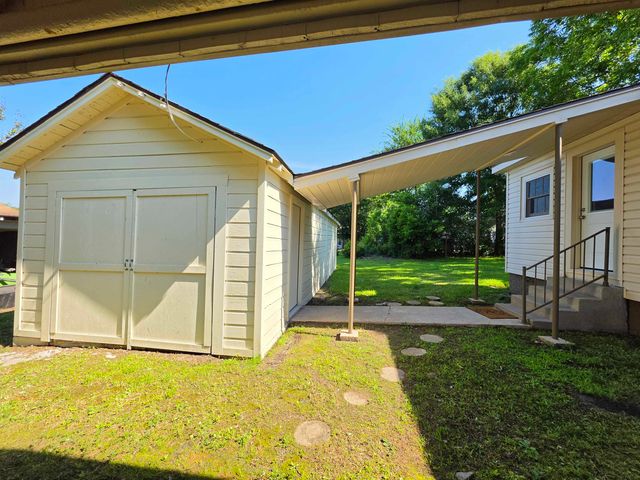404 Rogers Ave, Henderson, TX 75652