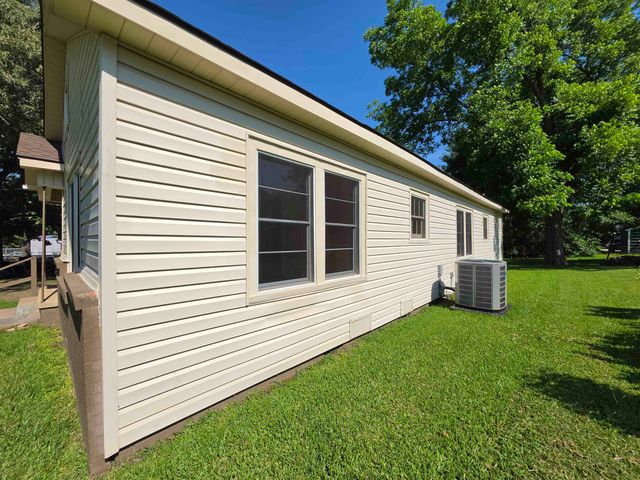 404 Rogers Ave, Henderson, TX 75652