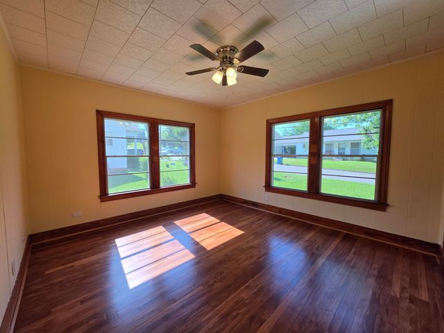 404 Rogers Ave, Henderson, TX 75652