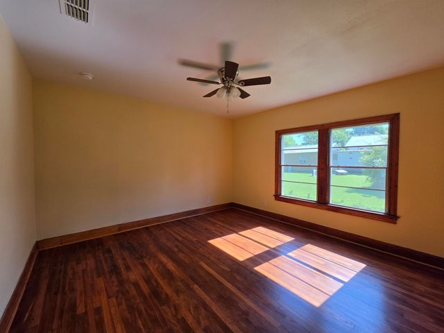 404 Rogers Ave, Henderson, TX 75652
