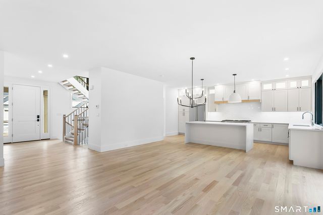 35 Oronoque Hills Road, Stratford, CT 06614