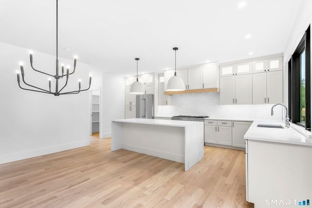 35 Oronoque Hills Road, Stratford, CT 06614