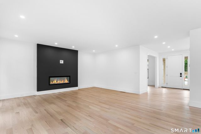 35 Oronoque Hills Road, Stratford, CT 06614