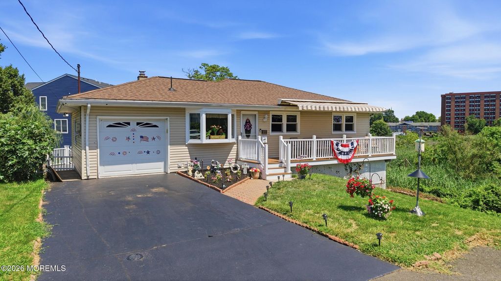 27 W First Street, Keyport, NJ 07735