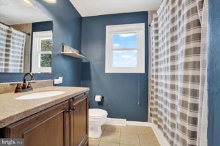 224 LENA DR, York, PA 17408