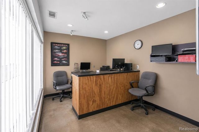 8407 E 9 Mile Road, Warren, MI 48089
