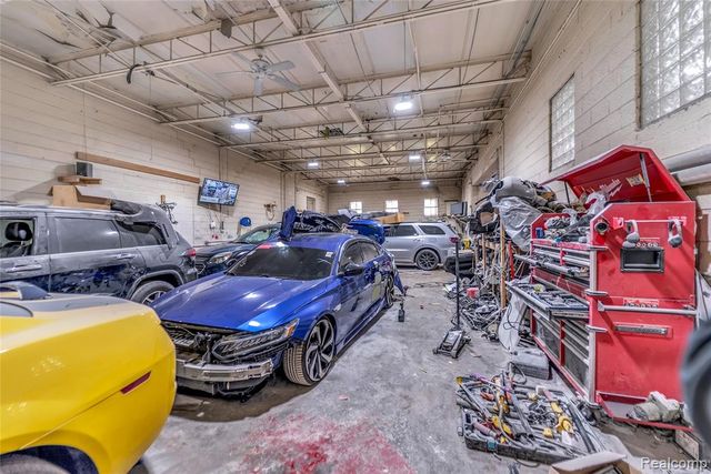 8407 E 9 Mile Road, Warren, MI 48089