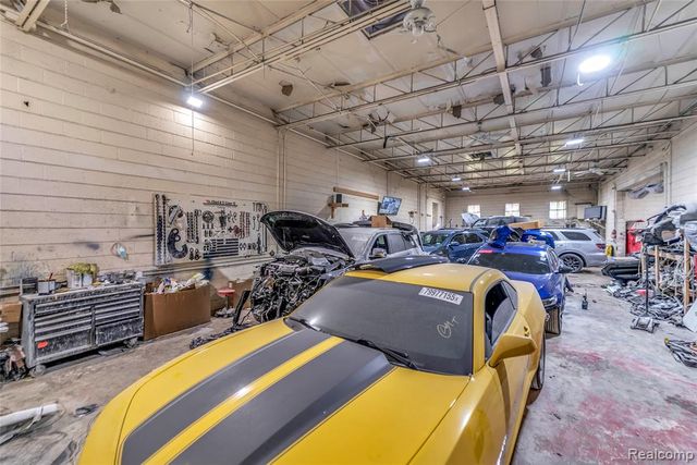 8407 E 9 Mile Road, Warren, MI 48089