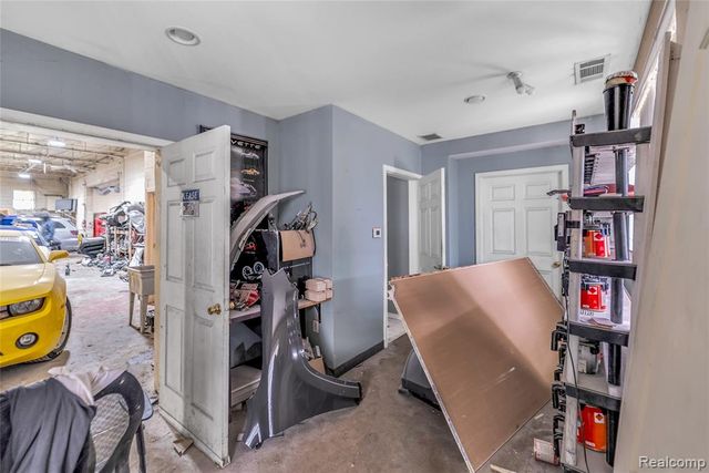 8407 E 9 Mile Road, Warren, MI 48089