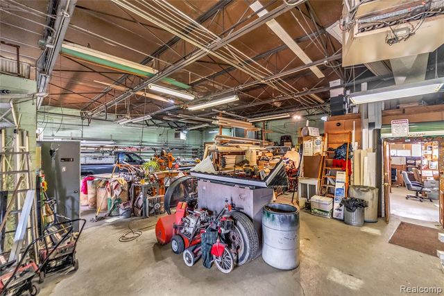 8407 E 9 Mile Road, Warren, MI 48089