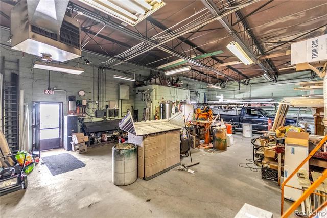 8407 E 9 Mile Road, Warren, MI 48089