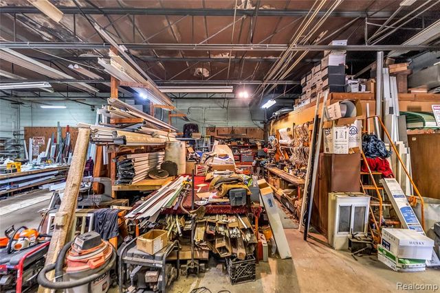 8407 E 9 Mile Road, Warren, MI 48089