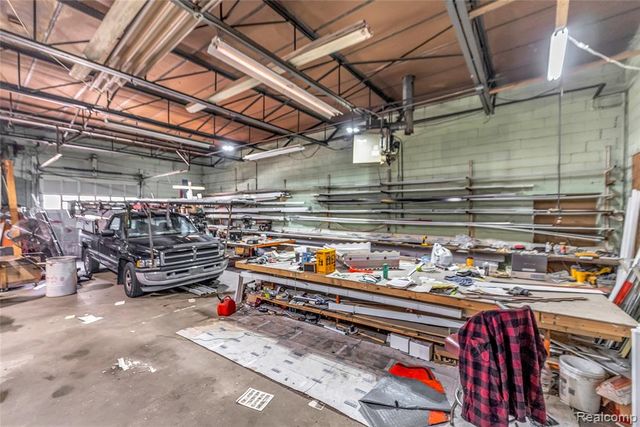 8407 E 9 Mile Road, Warren, MI 48089