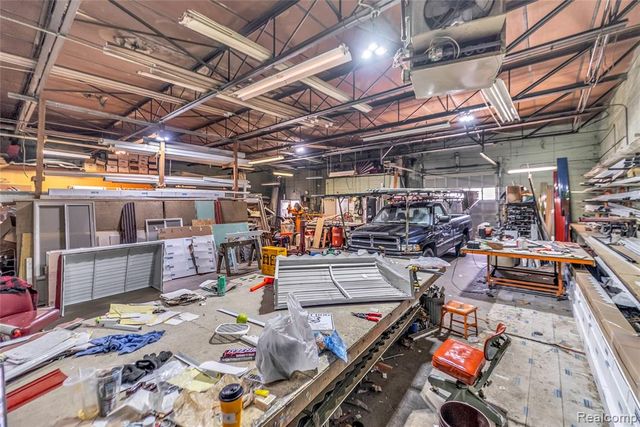 8407 E 9 Mile Road, Warren, MI 48089