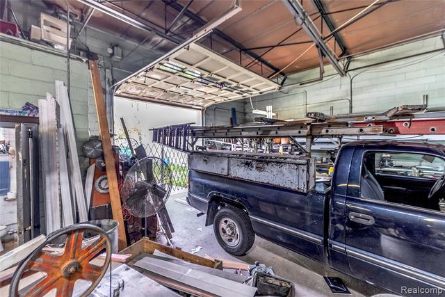 8407 E 9 Mile Road, Warren, MI 48089