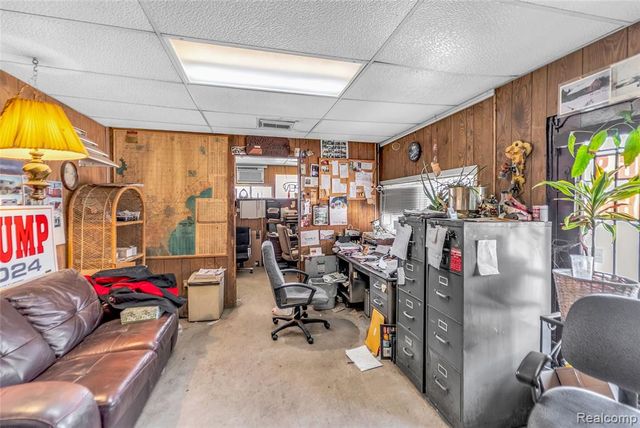 8407 E 9 Mile Road, Warren, MI 48089
