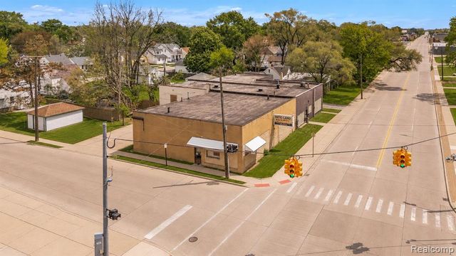 8407 E 9 Mile Road, Warren, MI 48089