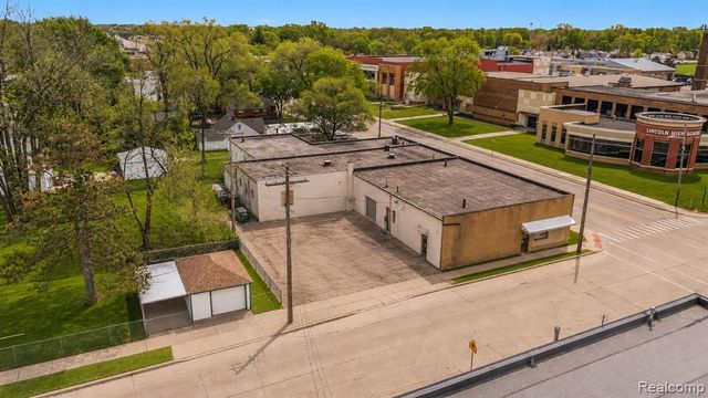 8407 E 9 Mile Road, Warren, MI 48089
