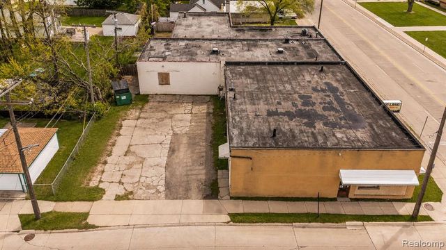8407 E 9 Mile Road, Warren, MI 48089