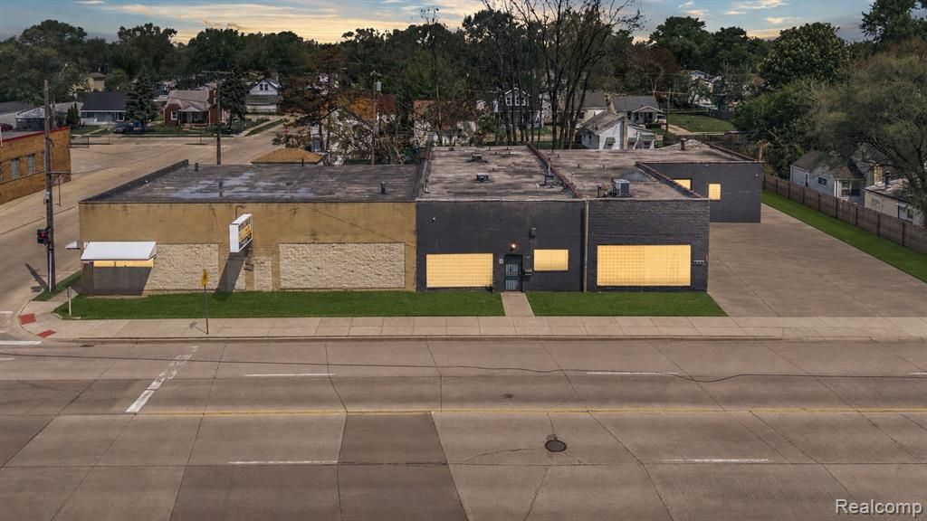8407 E 9 Mile Road, Warren, MI 48089