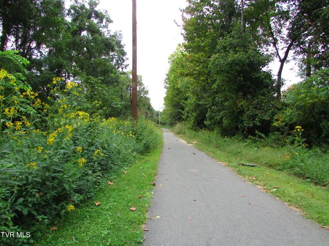 700 West Riverside Drive, Elizabethton, TN 37643