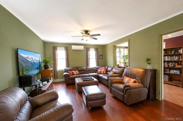 359 Roosevelt Avenue, Freeport, NY 11520