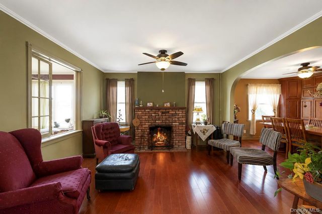 359 Roosevelt Avenue, Freeport, NY 11520