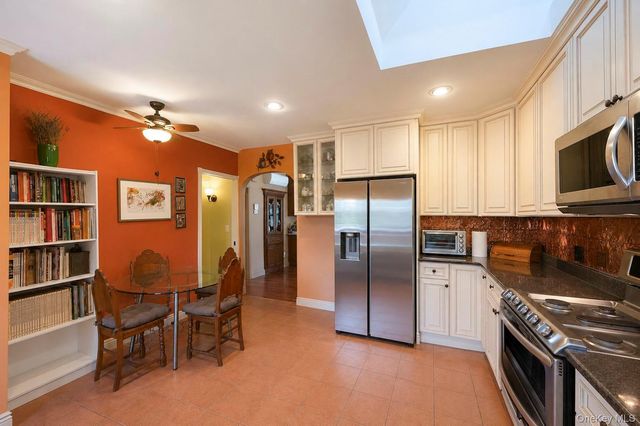 359 Roosevelt Avenue, Freeport, NY 11520