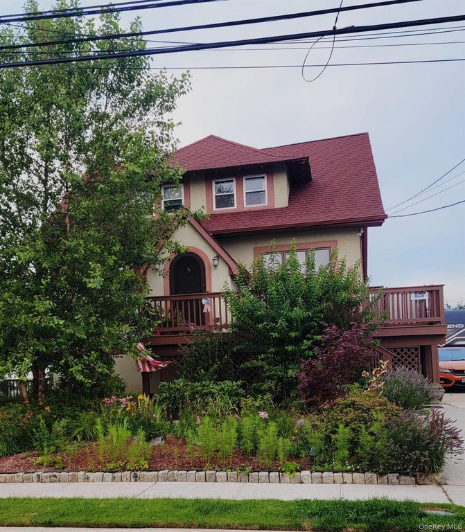 359 Roosevelt Avenue, Freeport, NY 11520