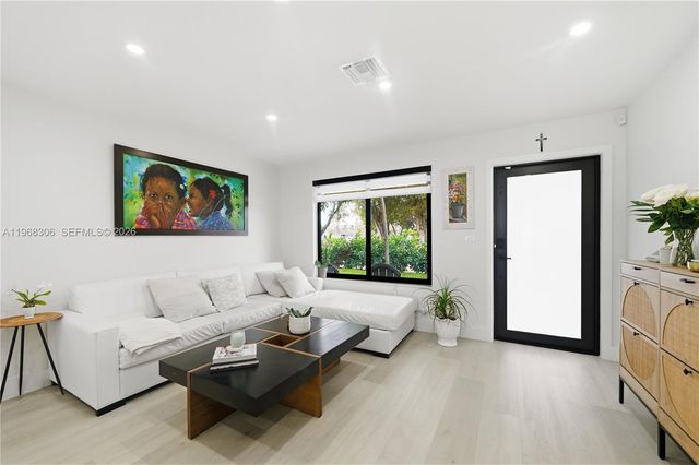 7491 Raleigh St, Hollywood, FL 33024