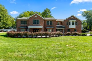 19 Bradford Road, Edison, NJ 08820