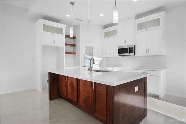 406 La Laguna Road, Mission, TX 78572