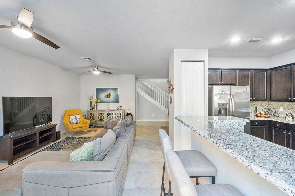 Image 13 of property listing at 8433 Blue Cove Way 8433, Parkland, FL 33076