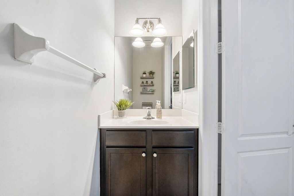 Image 14 of property listing at 8433 Blue Cove Way 8433, Parkland, FL 33076