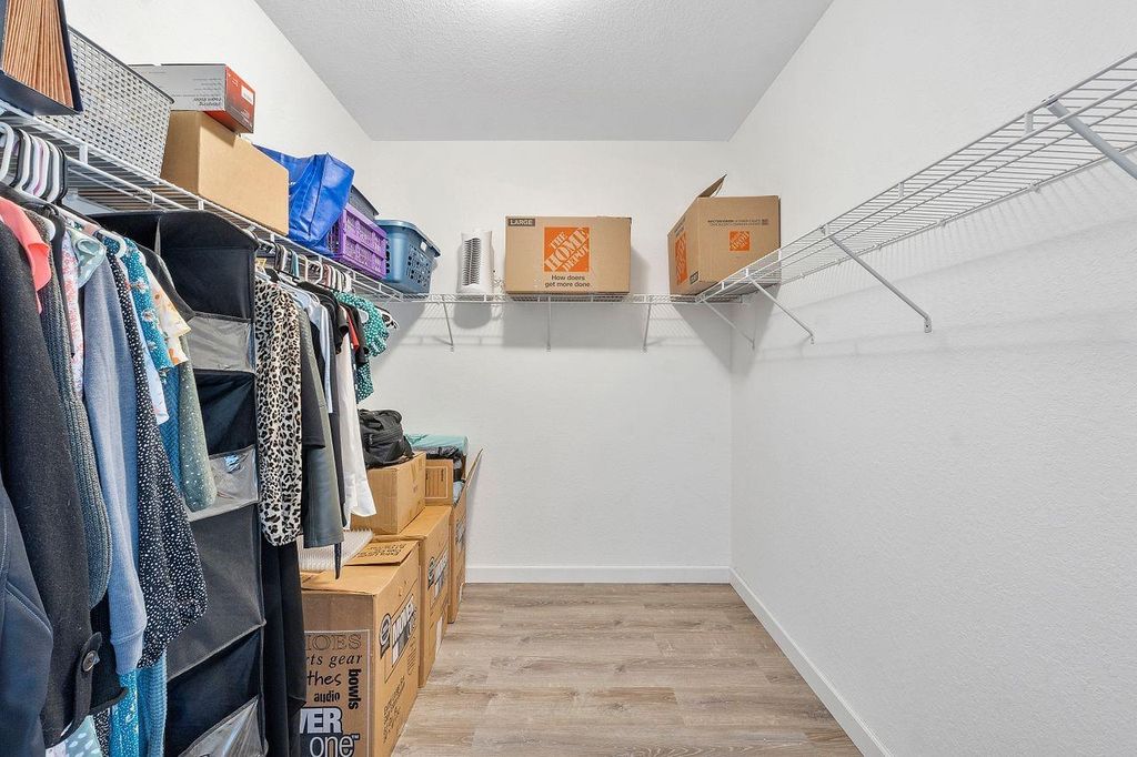 Image 17 of property listing at 8433 Blue Cove Way 8433, Parkland, FL 33076