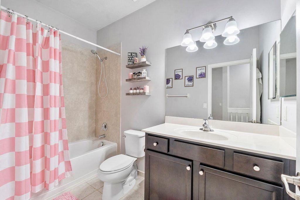 Image 19 of property listing at 8433 Blue Cove Way 8433, Parkland, FL 33076