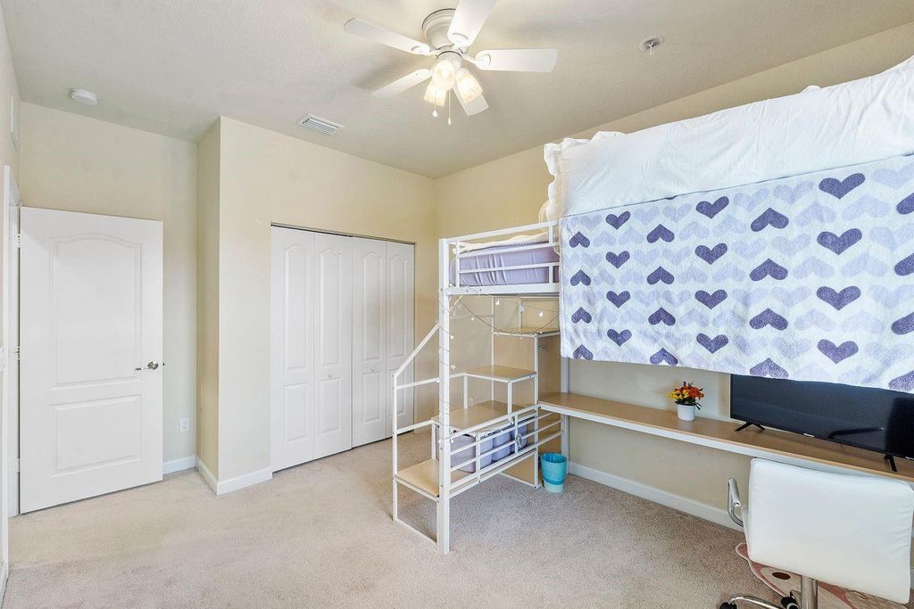 Image 21 of property listing at 8433 Blue Cove Way 8433, Parkland, FL 33076