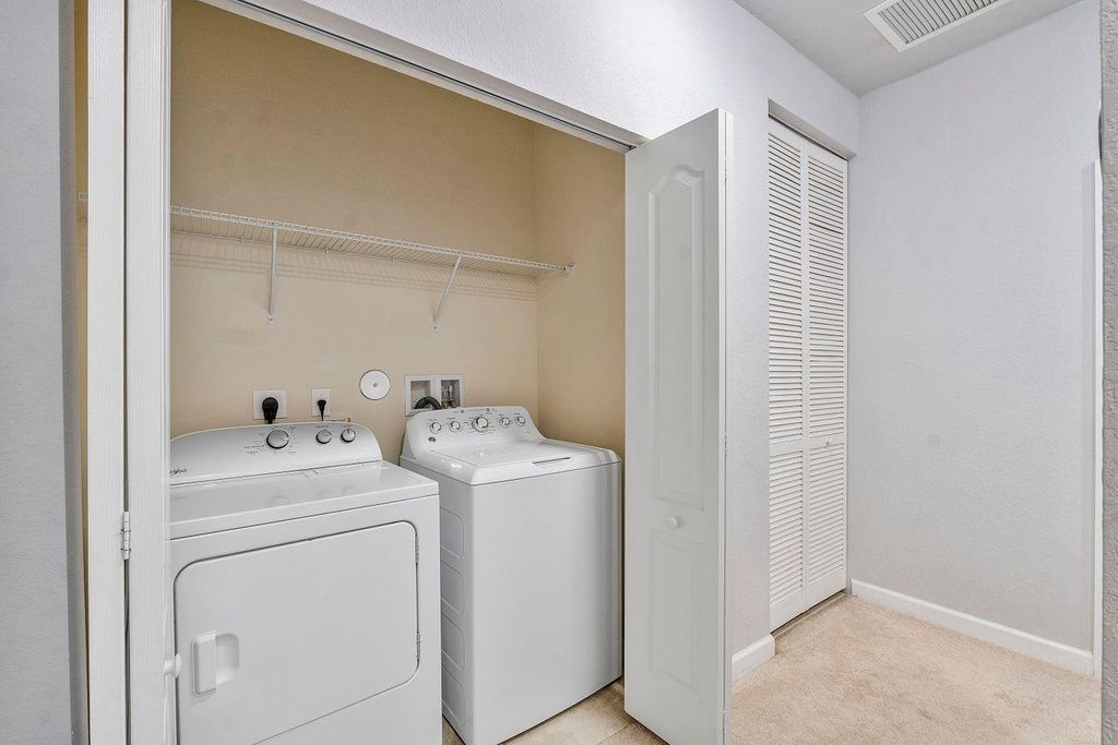 Image 22 of property listing at 8433 Blue Cove Way 8433, Parkland, FL 33076