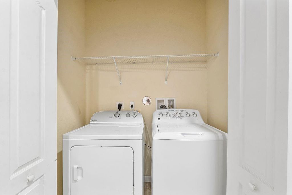 Image 27 of property listing at 8433 Blue Cove Way 8433, Parkland, FL 33076