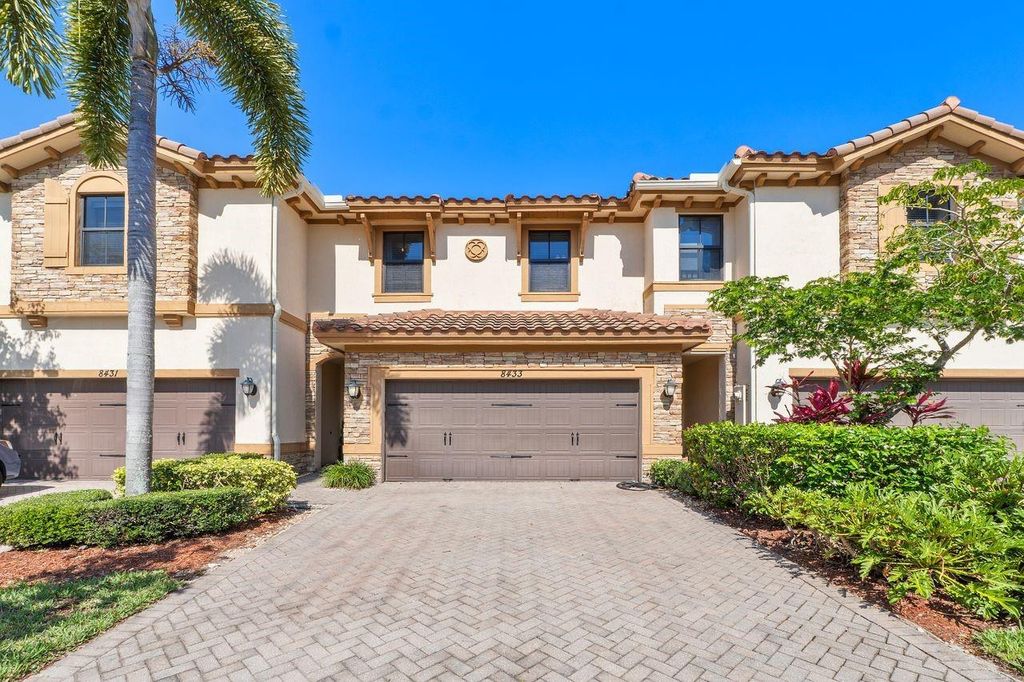 Image 3 of property listing at 8433 Blue Cove Way 8433, Parkland, FL 33076