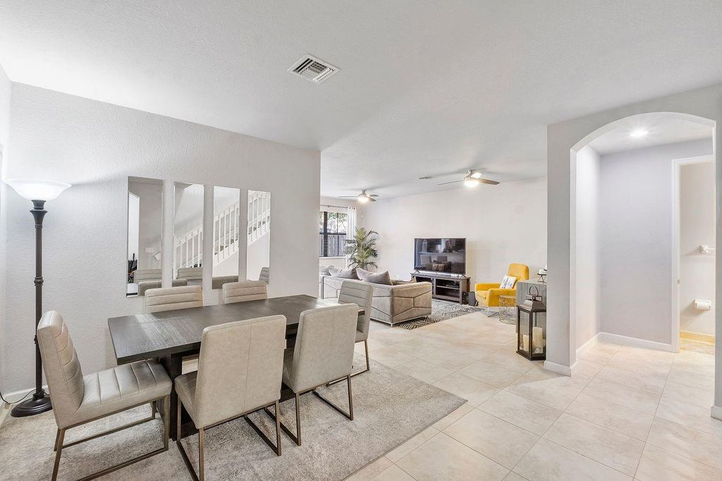 Image 31 of property listing at 8433 Blue Cove Way 8433, Parkland, FL 33076