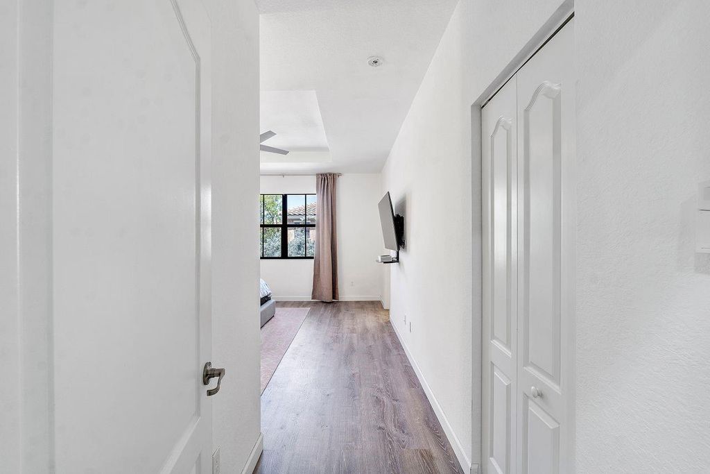 Image 32 of property listing at 8433 Blue Cove Way 8433, Parkland, FL 33076